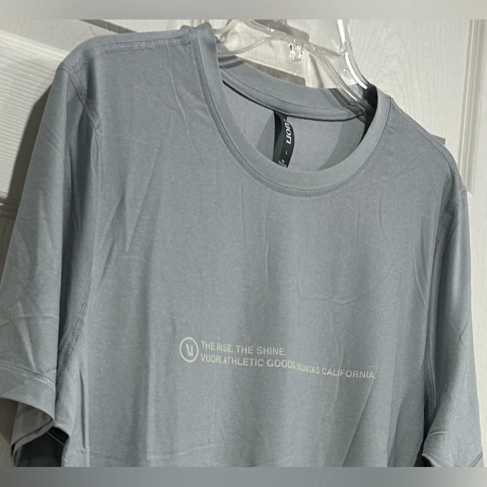 Vuori Mens Medium Short Sleeve Ulawatu 23 Water Tee Platinum Heather Grey NWT